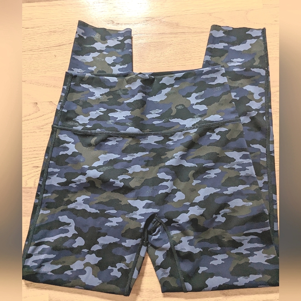 EUC Aerie camo leggings (L)